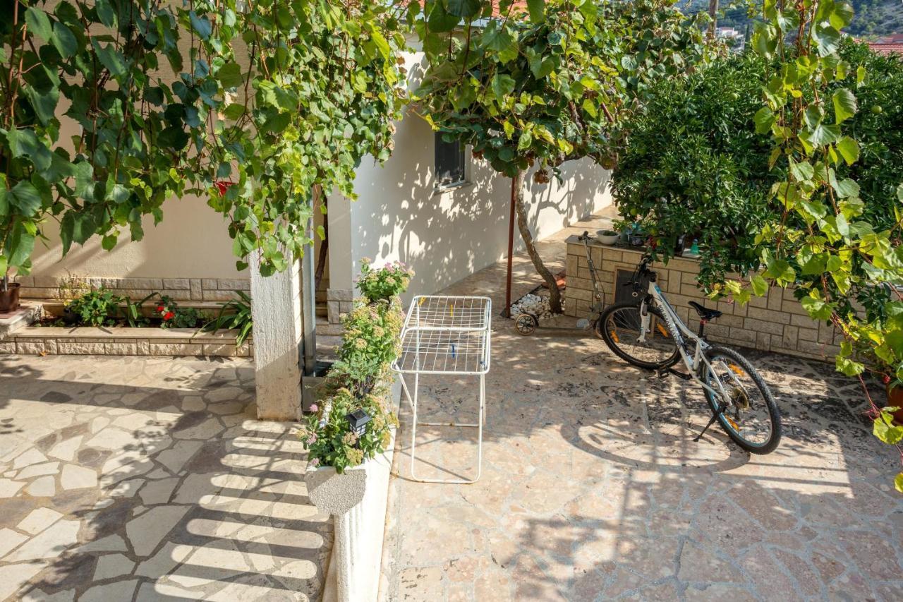 Apartments And Rooms With Parking Space Marina, Trogir - 5953 外观 照片